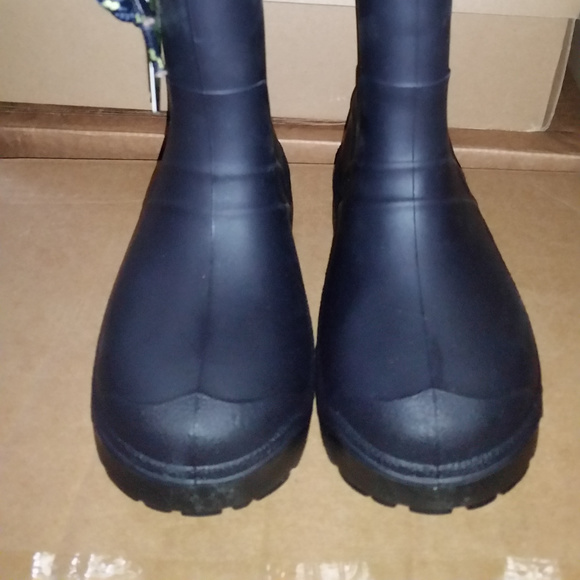 navy snow boots